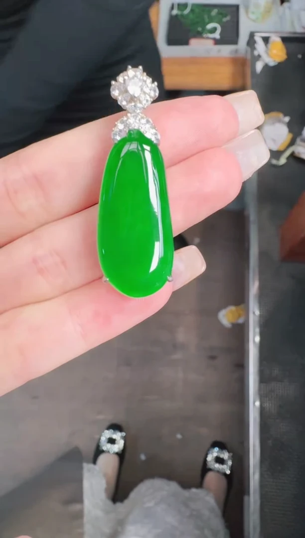 未镶嵌定制翡翠A货有轻微色差属于正常现象，福瓜1