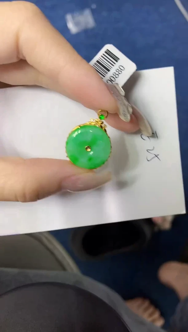 翡翠18K金镶嵌颈饰缅甸天然翡翠A货