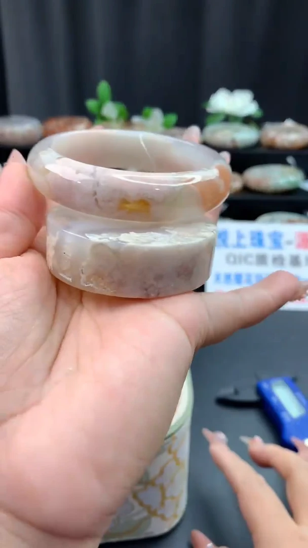 未镶嵌手镯石英质玉（59圈口）赠送镯心