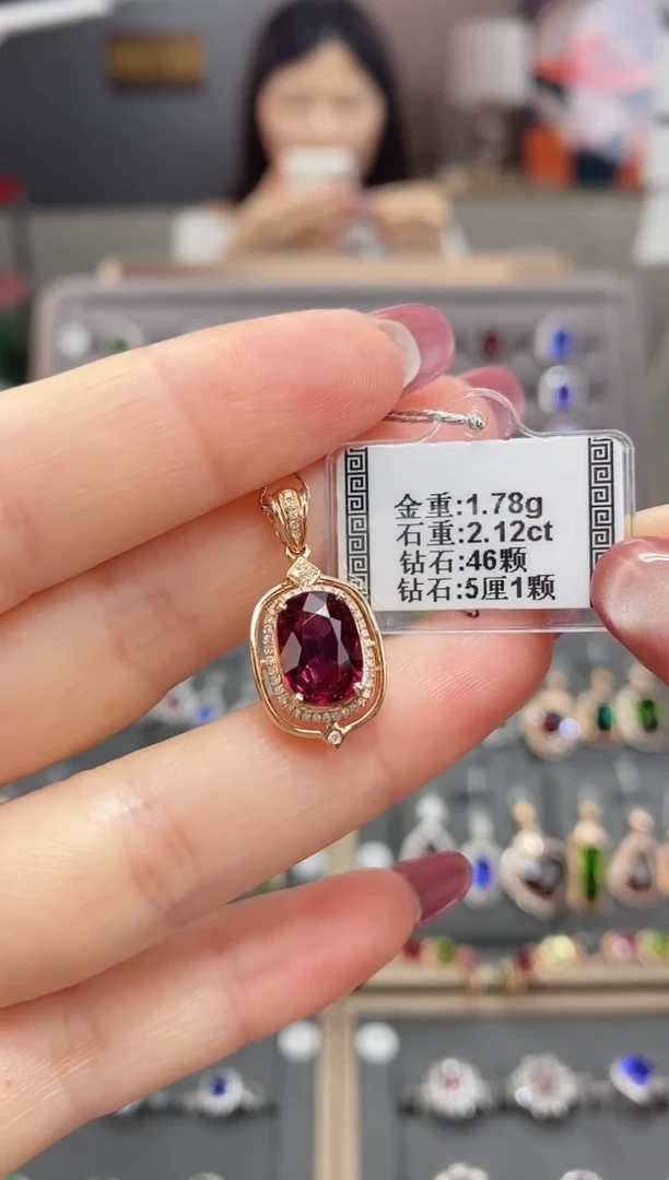 18K金镶嵌颈饰碧玺2.12