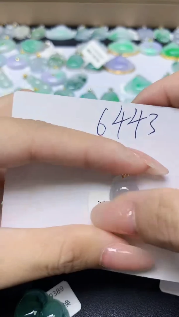 翡翠18K金镶嵌颈饰天然缅甸翡翠A货
