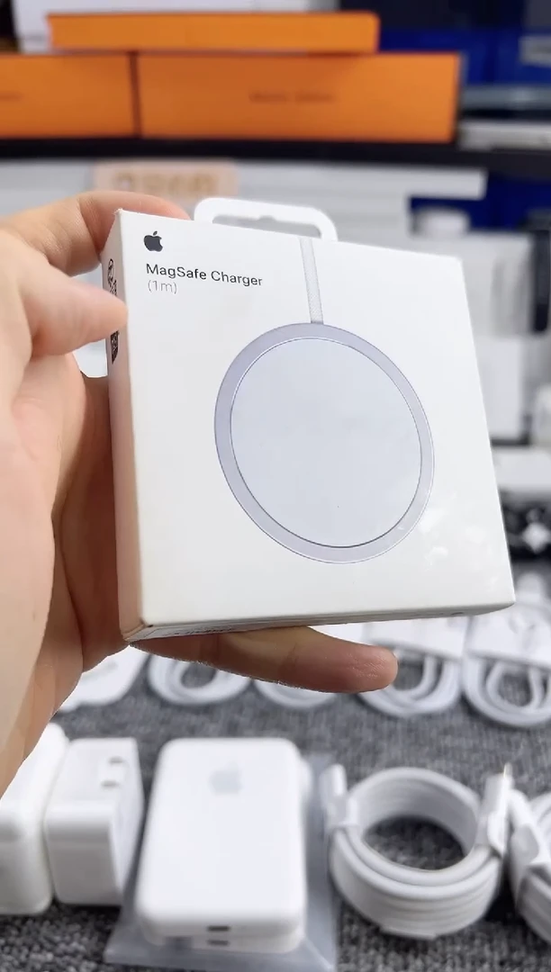 准新品港版25W编织款无线磁吸充一手带盒未使用