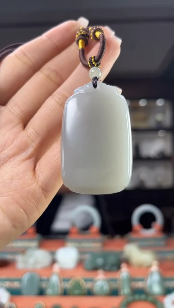 颈饰未镶嵌和田玉佩佩