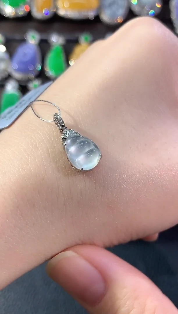 吊坠(不含链)18K金镶嵌翡翠冬日珠宝W2