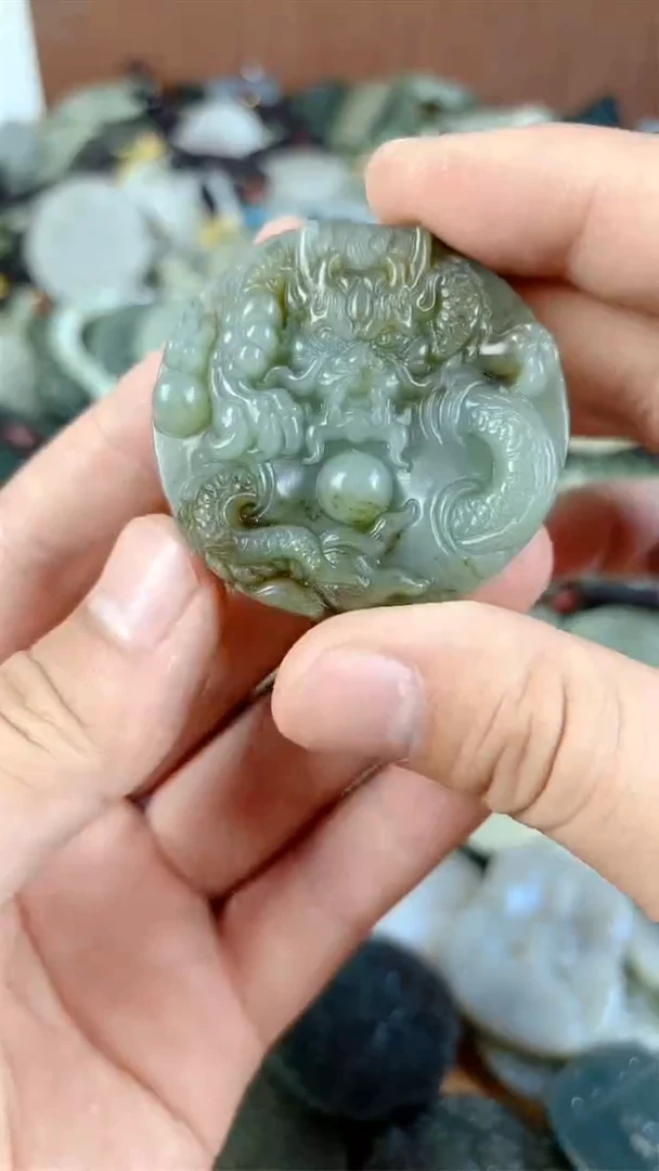 和田玉未镶嵌颈饰1