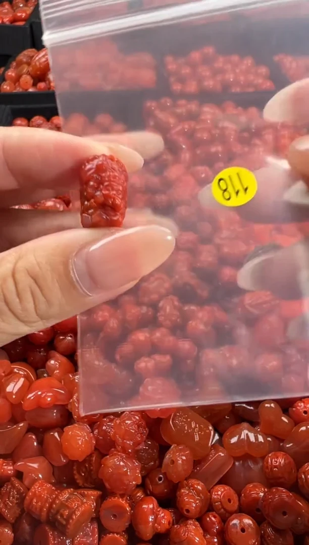 颈饰未镶嵌南红玛瑙1