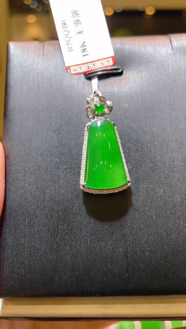 【闪购商品】翡翠吊坠(赠链)18K金镶嵌A33