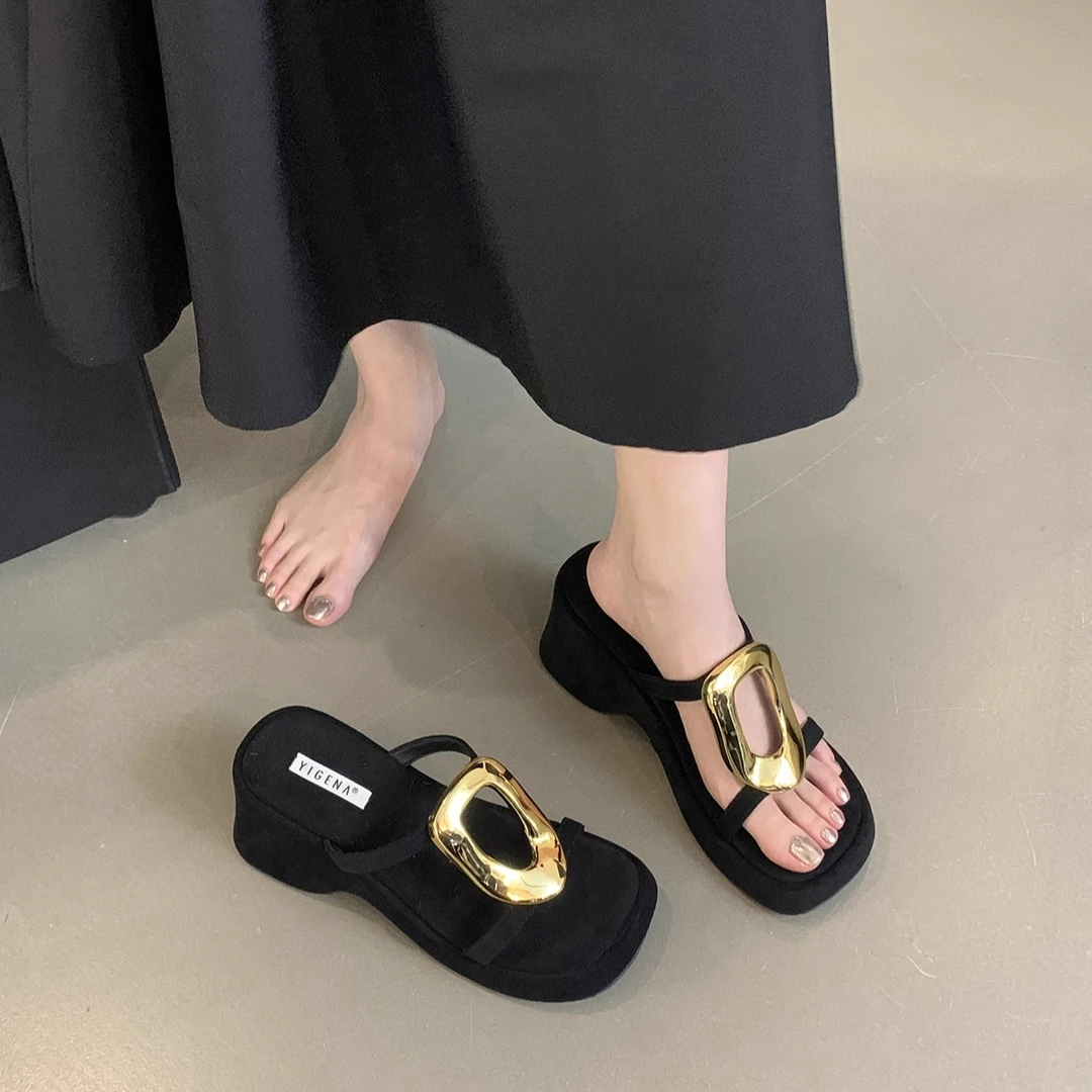 增高厚底坡跟凉拖鞋女夏季2025新款配裙子高级感法式黑色高跟凉鞋