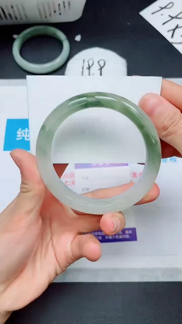 【闪购商品】石英质玉手镯未镶嵌1