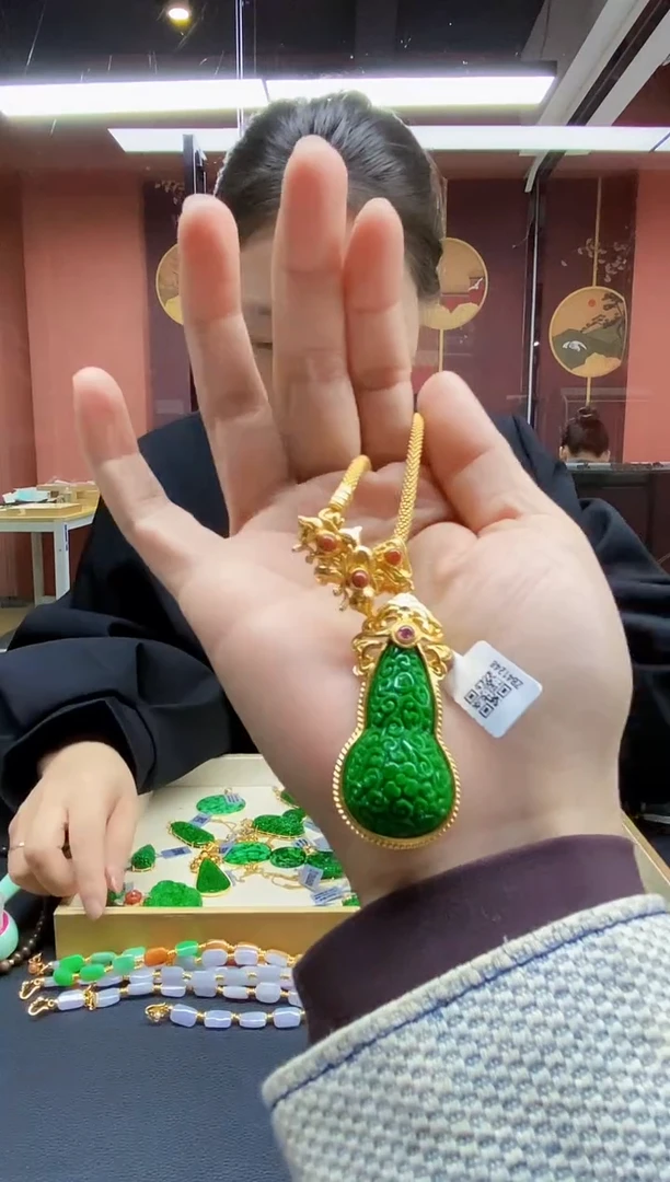 颈饰未镶嵌翡翠吊坠