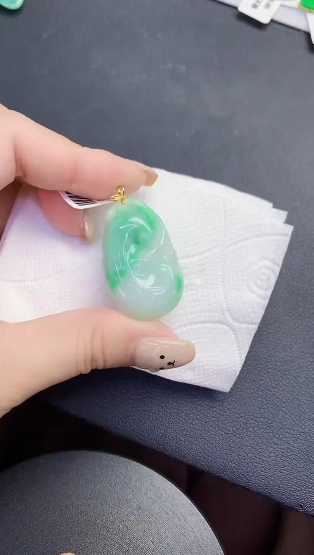 颈饰18K金镶嵌翡翠缅甸天然翡翠A货