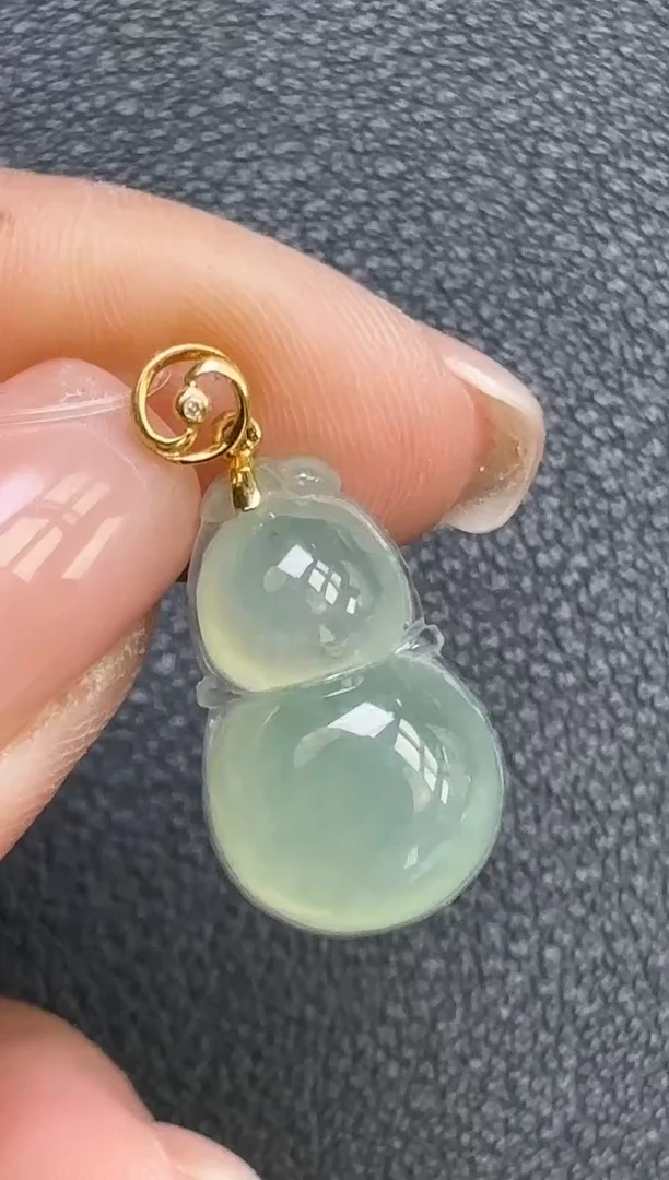 颈饰18K金镶嵌翡翠葫芦