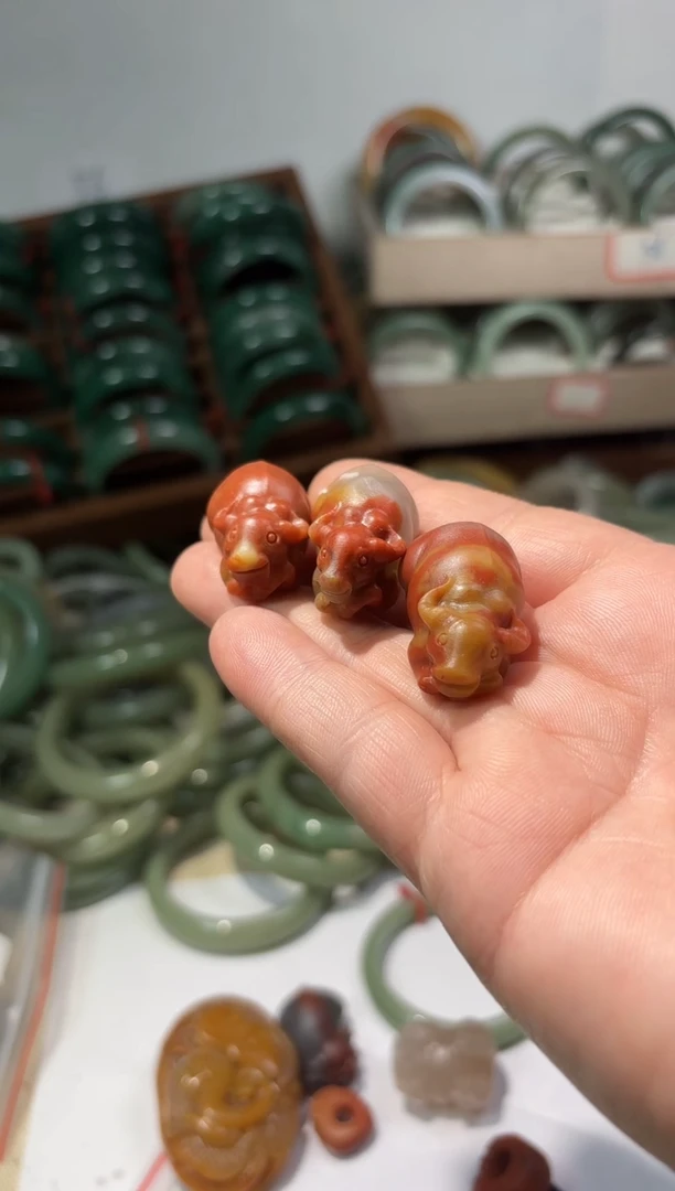 颈饰未镶嵌石英质玉发1