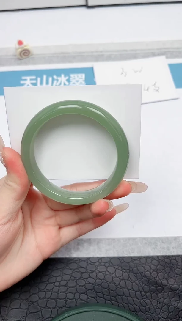 【闪购商品】石英质玉手镯未镶嵌k222-56