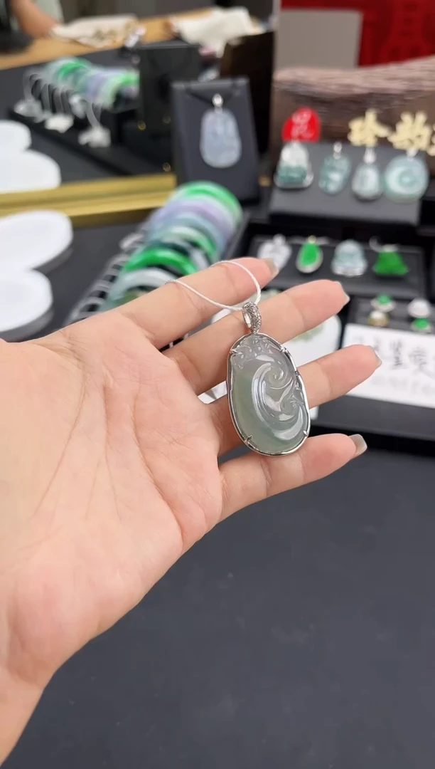 翡翠未镶嵌颈饰吊坠