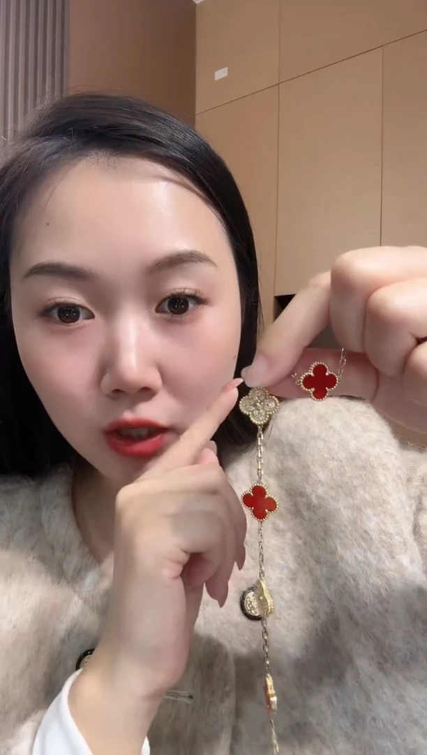 【闪购商品】钻石手链18K金镶嵌红色隔钻K黄