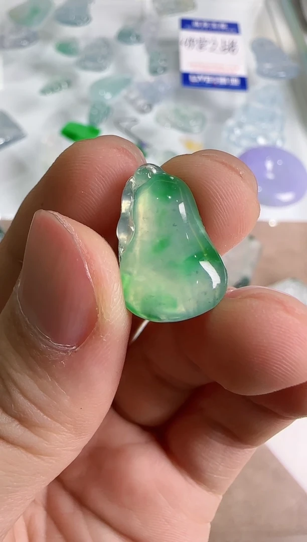 【闪购商品】翡翠吊坠(不含链)未镶嵌··