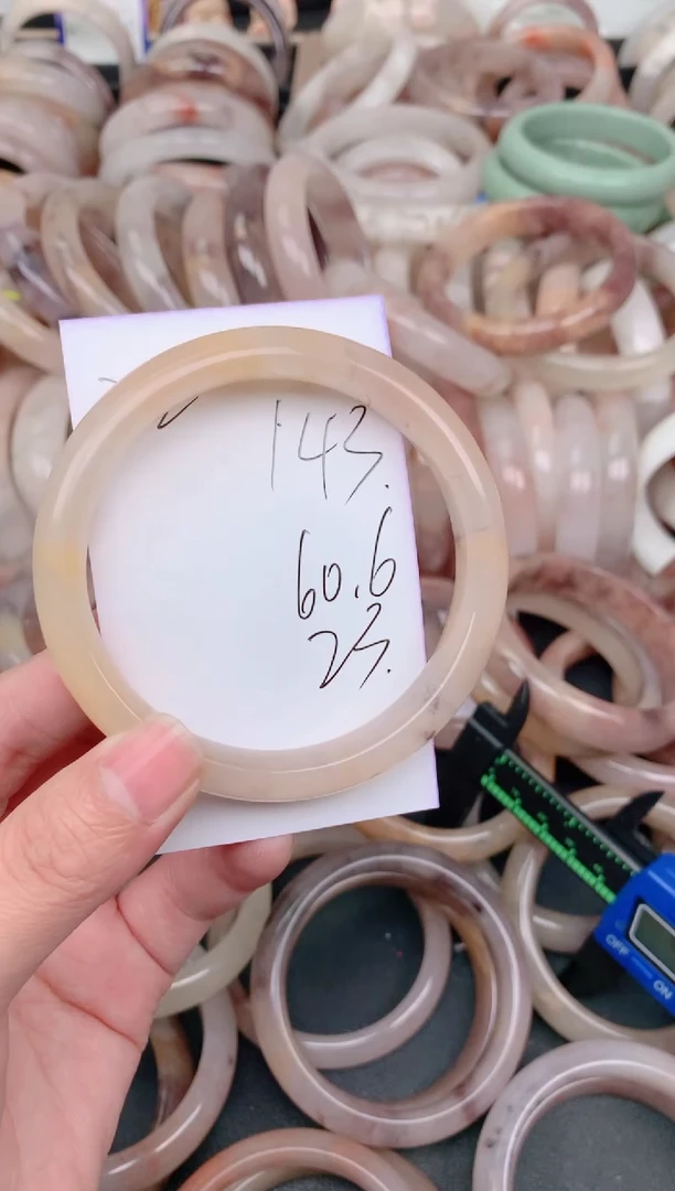 未镶嵌手镯石英质玉143