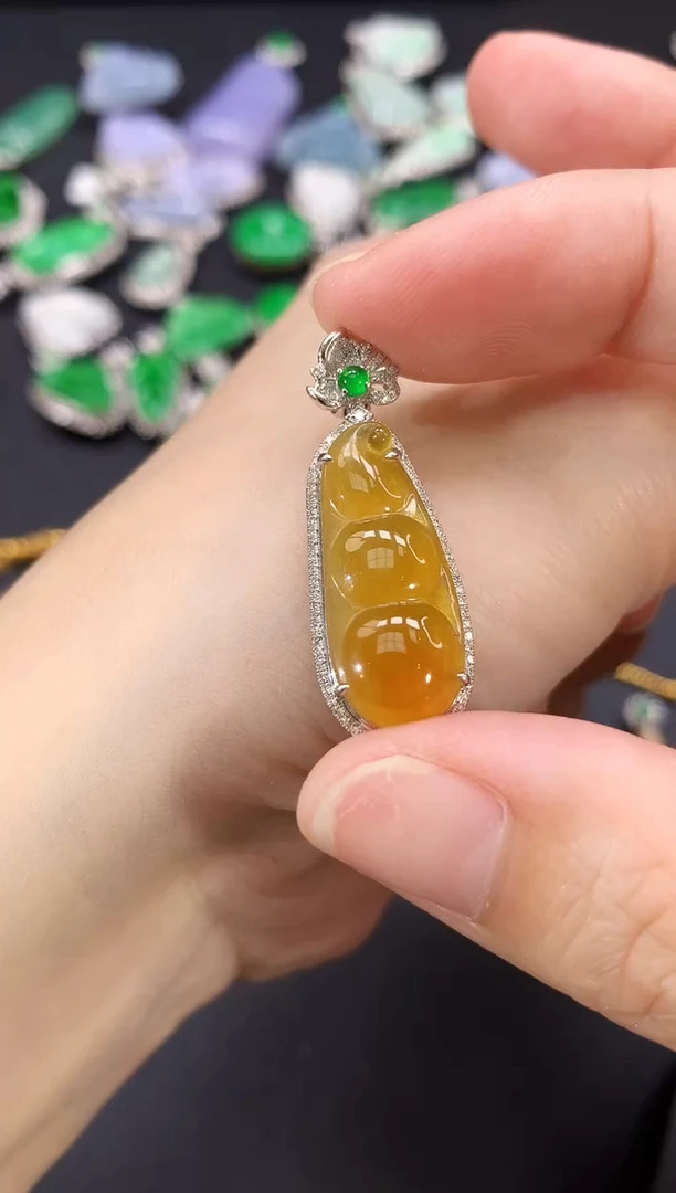 翡翠18K金镶嵌吊坠(不含链)豆子|9800
