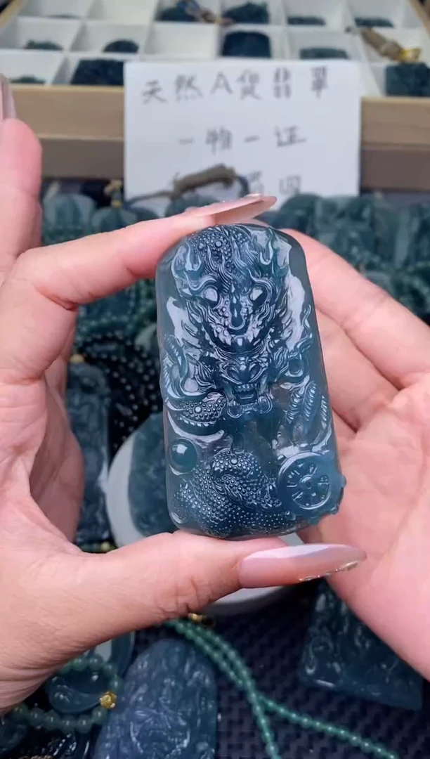 翡翠未镶嵌颈饰
