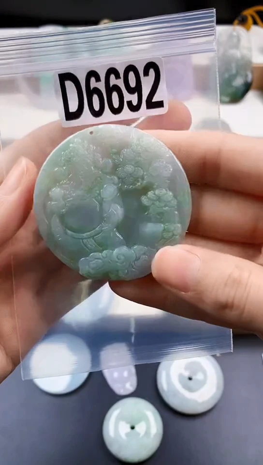 颈饰未镶嵌翡翠天然翡翠吊坠挂件