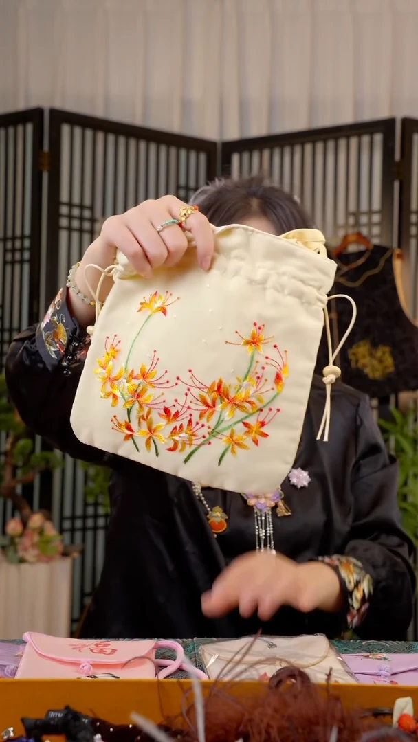 织绣蓝**蝶非遗绒花苏绣饰品