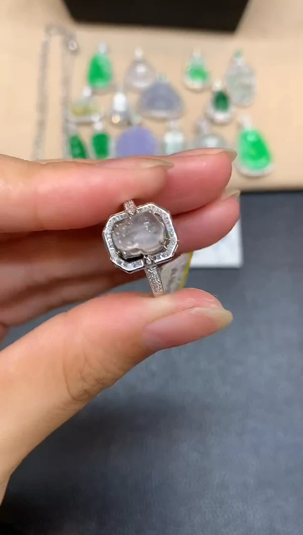 18K金镶嵌戒指翡翠貔貅【无服务费