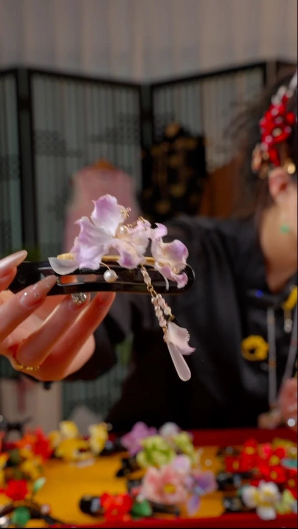 刺绣非遗手工饰品