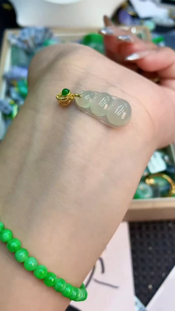 颈饰未镶嵌翡翠1