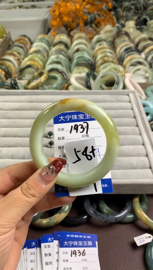 【闪购商品】蛇纹石玉手镯未镶嵌1937