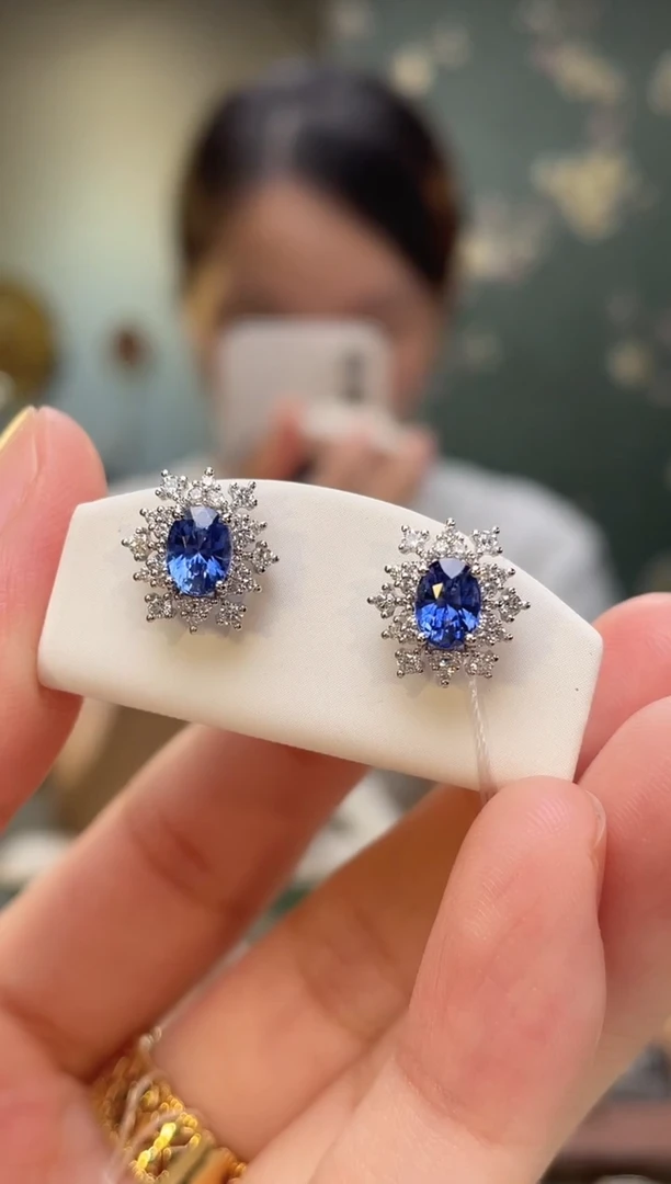 耳饰蓝宝石18K金镶嵌主石:1.38ct