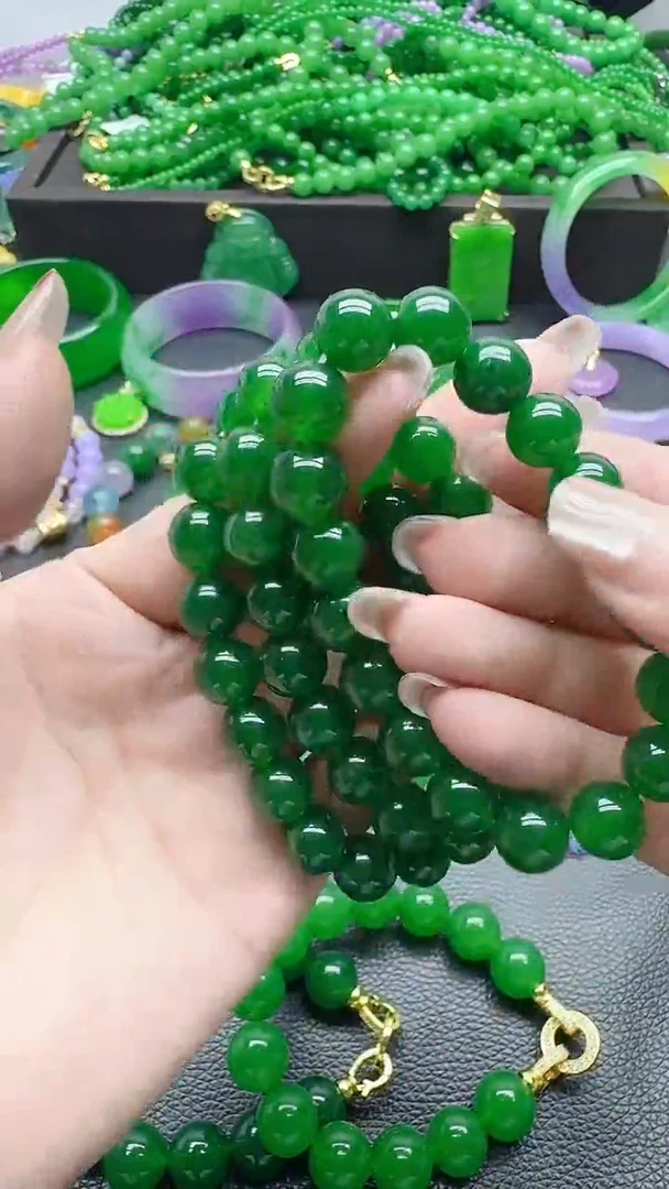 翡翠未镶嵌颈饰10mm冰绿手串