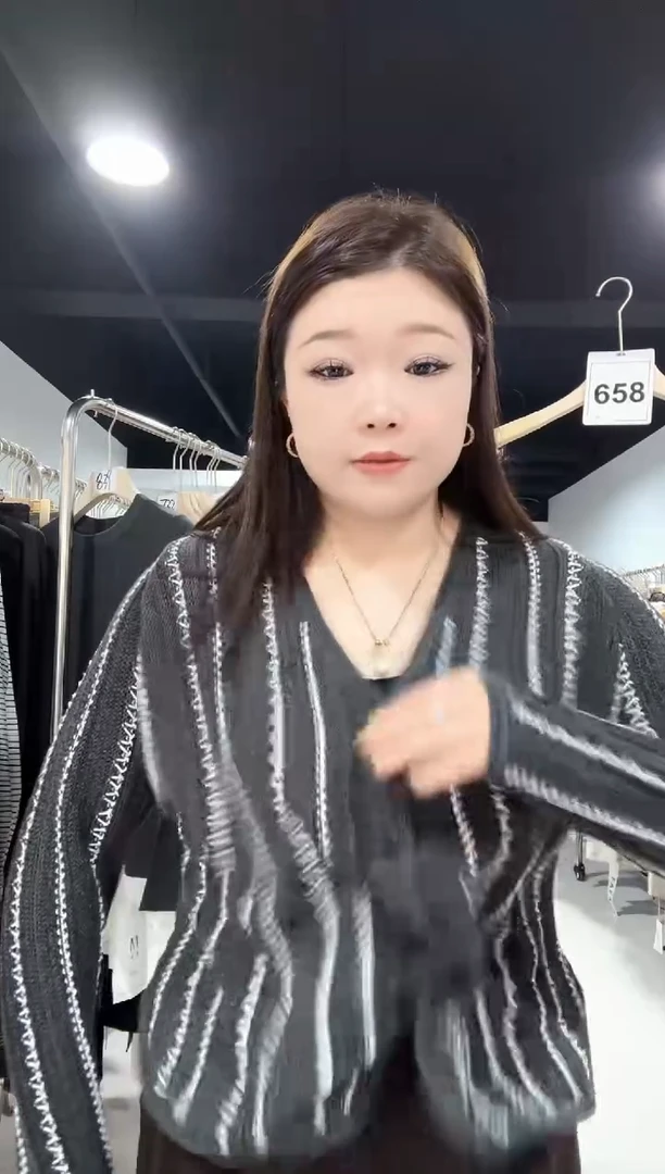 658-灰色·············