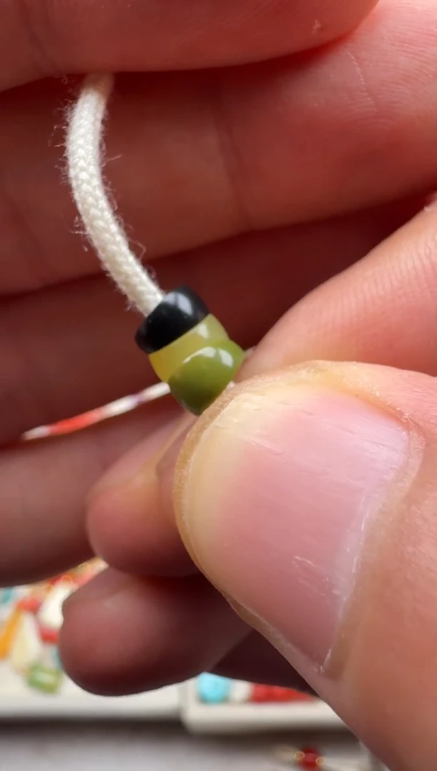 树脂制品双**生雕刻斜切配饰一组