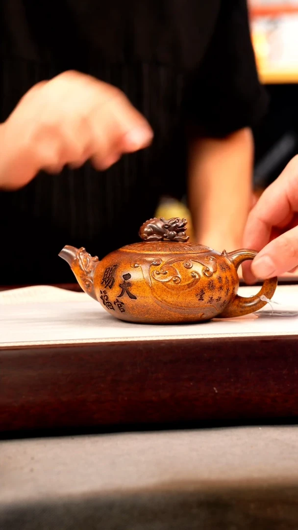 茶壶紫砂龙骨金砂 天官赐福 刻绘