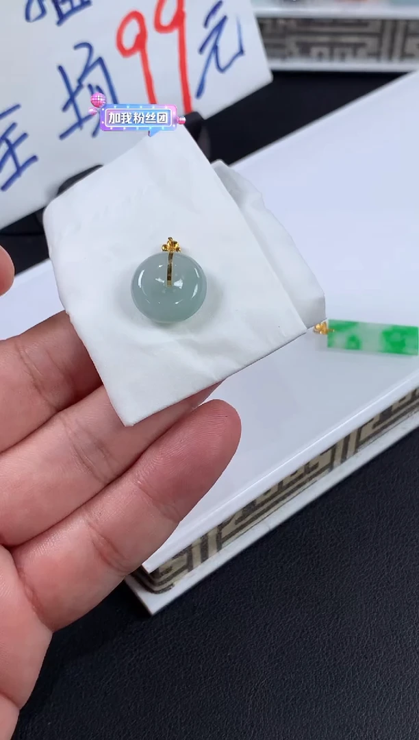 颈饰18K金镶嵌翡翠远翡翠
