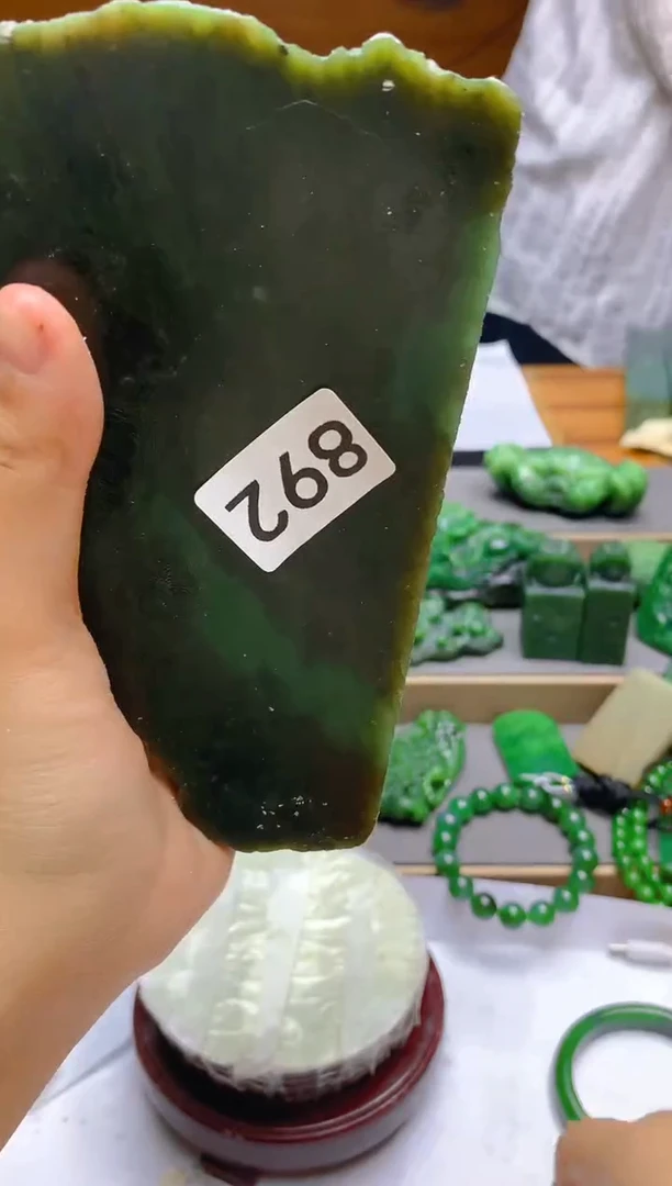 和田玉（碧玉）未镶嵌珠宝半成品1