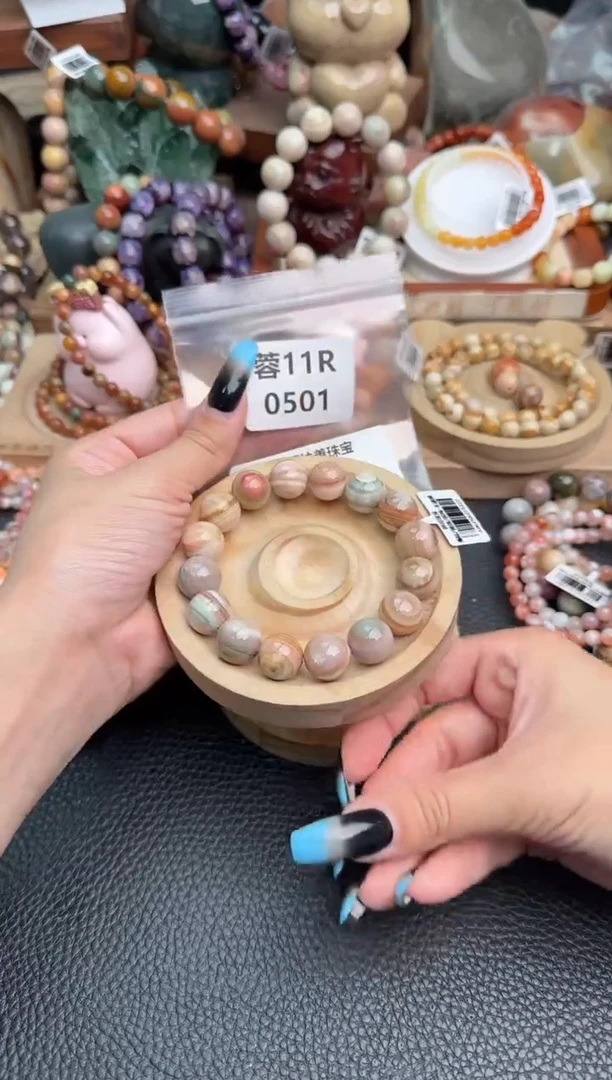 【闪购商品】石英质玉未镶嵌手链11R0501