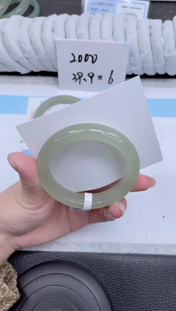 未镶嵌手镯石英质玉48-56.8