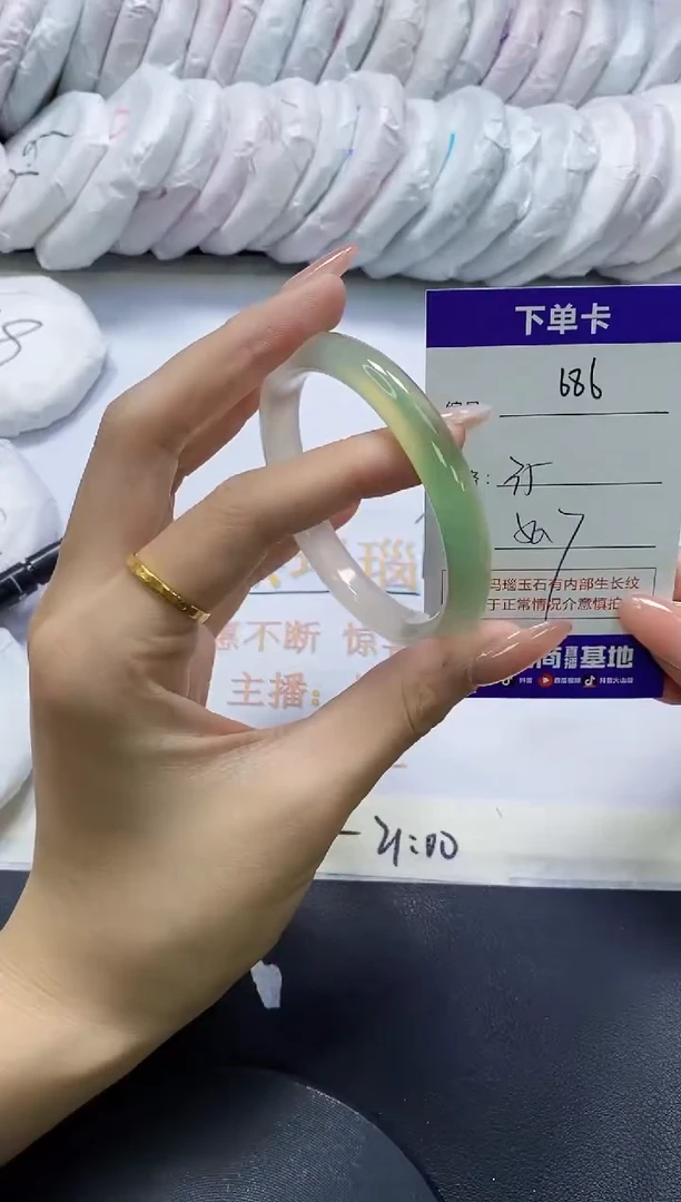 手镯玛瑙/玉髓未镶嵌686