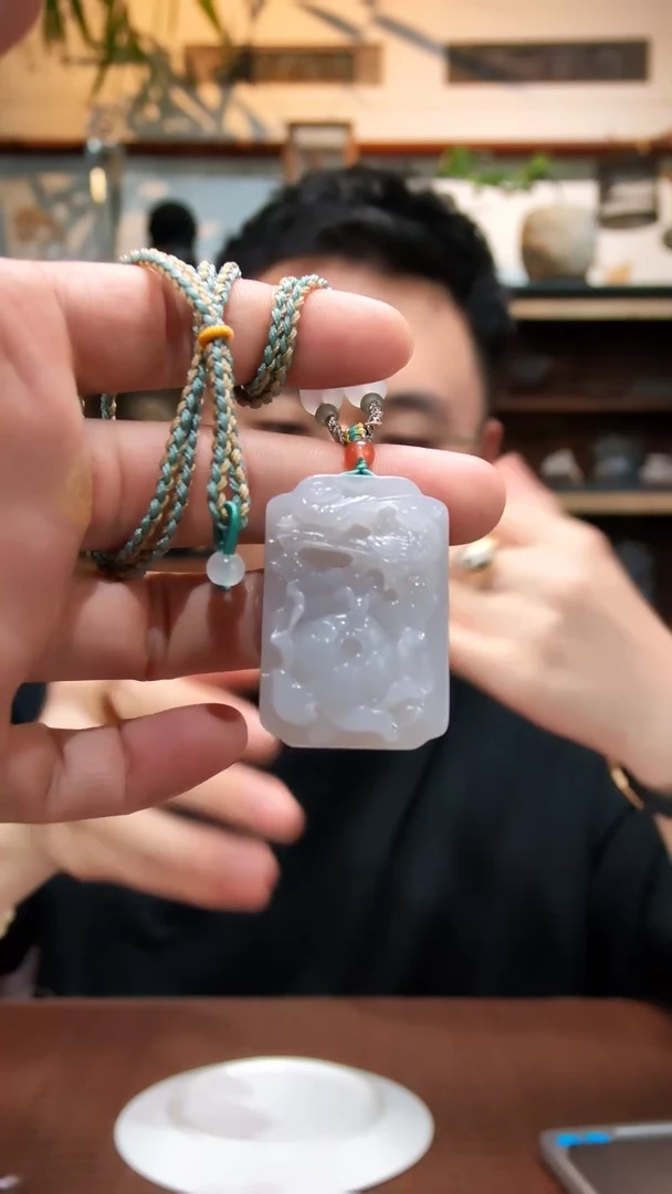 颈饰未镶嵌和田玉烟紫花牌吊坠QC