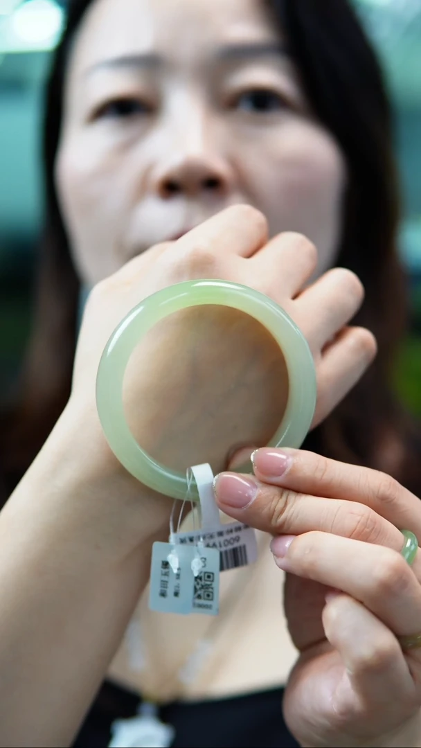 【闪购商品】和田玉手镯未镶嵌58-59翠青正装冰翠