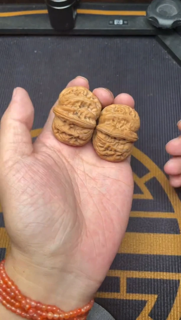 文玩核桃吊坠元宝40