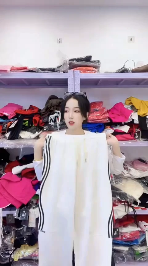 闪电购精品女装22M瑕疵