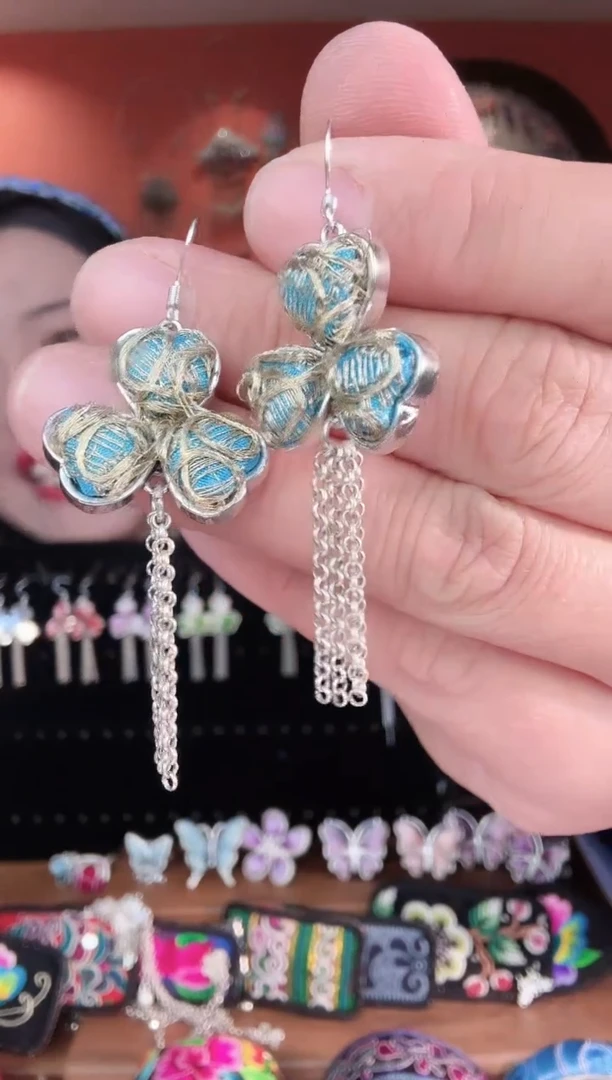 织绣非遗手工苗银苗绣饰品53