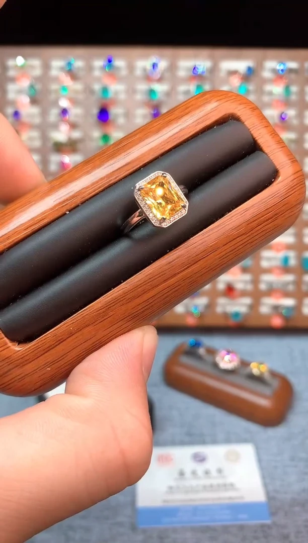 银S925镶嵌戒指黄晶......