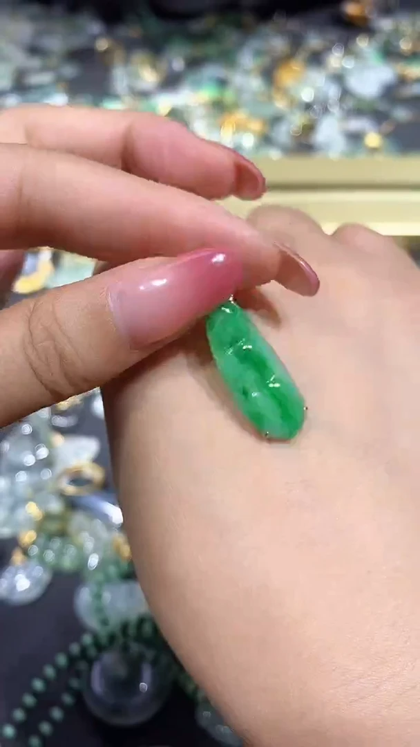 颈饰18K金镶嵌翡翠20250914103