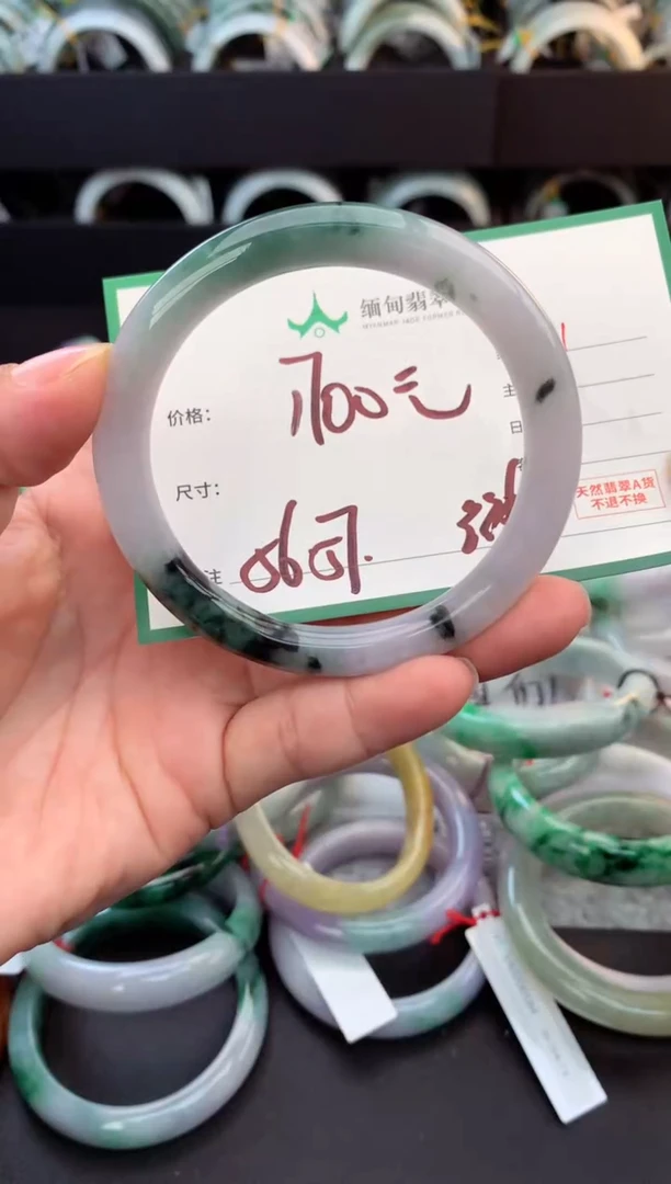 未镶嵌定制翡翠毛货需精细抛光+多人