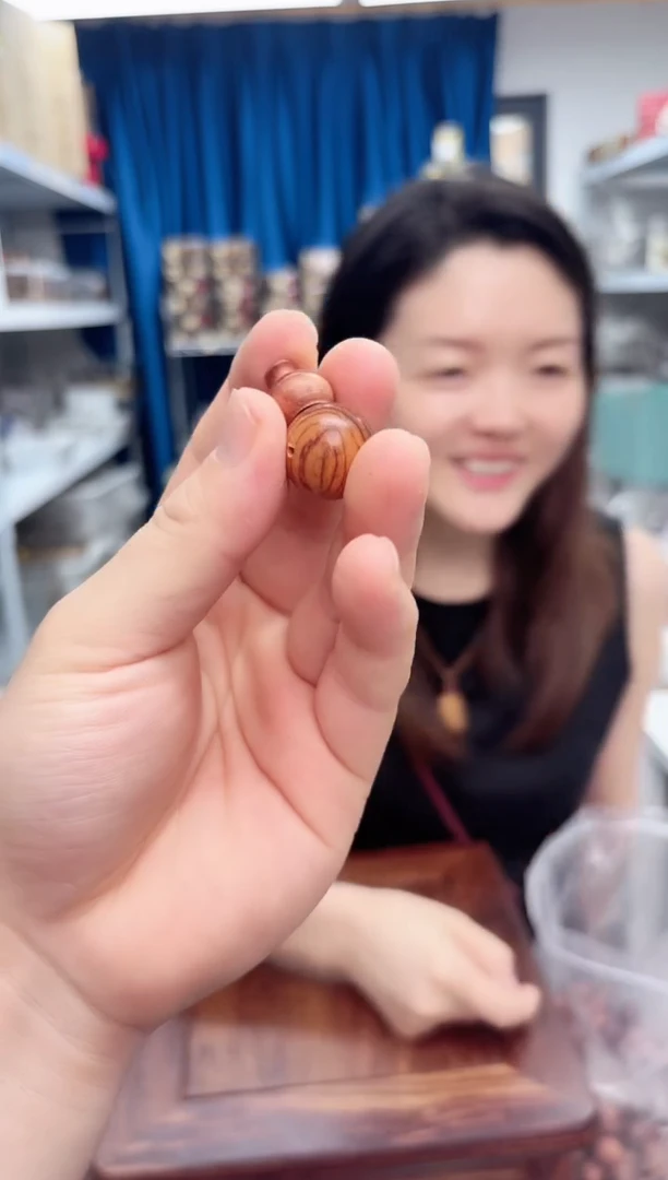 木海黄三通吊坠一套