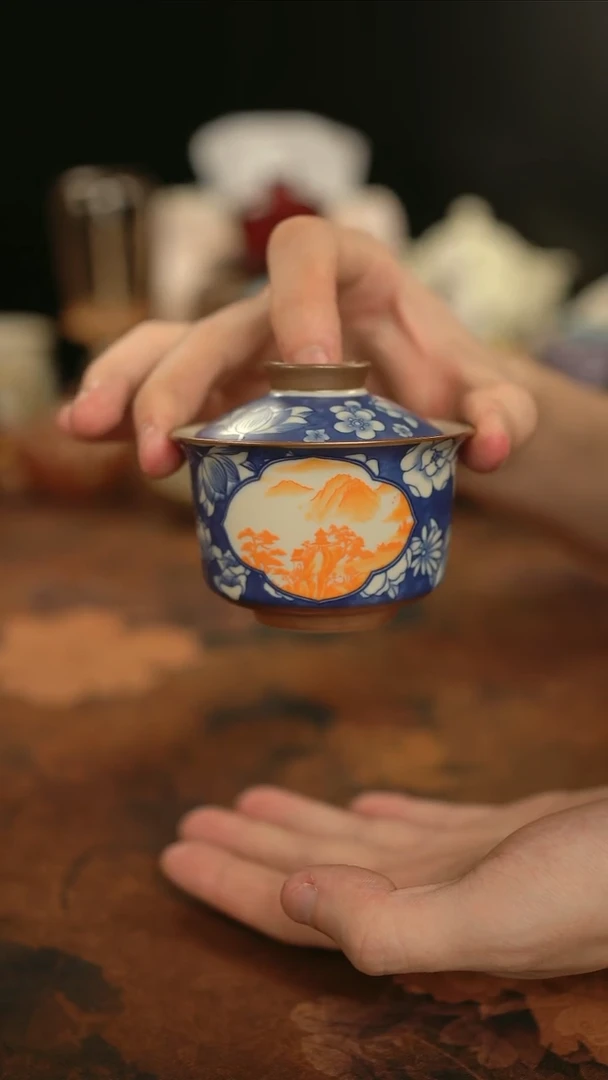 摩吉陶陶闪拍链接 青花开窗山水钒红二才盖碗